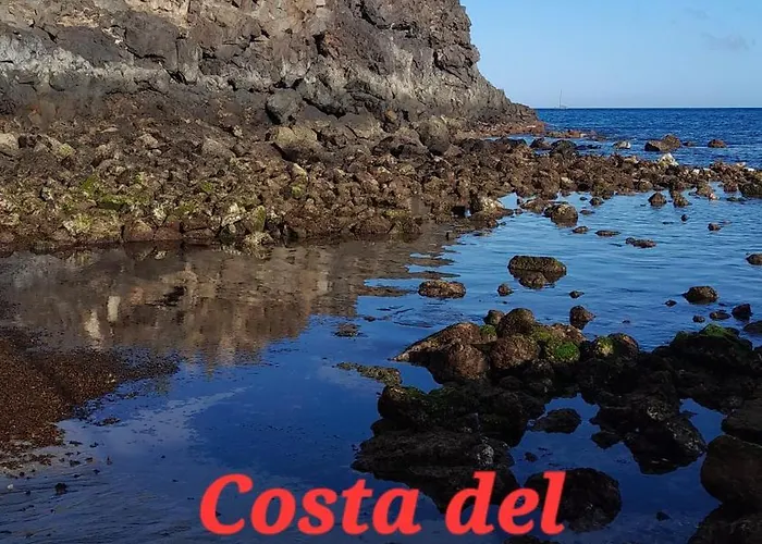 Playa Montana Amarilla Sunset,pool בית נופש