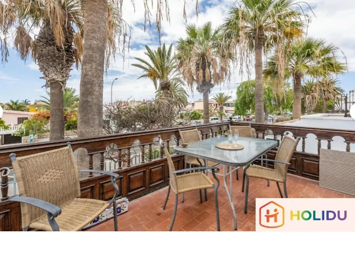 בית נופש Playa Montana Amarilla Sunset,pool